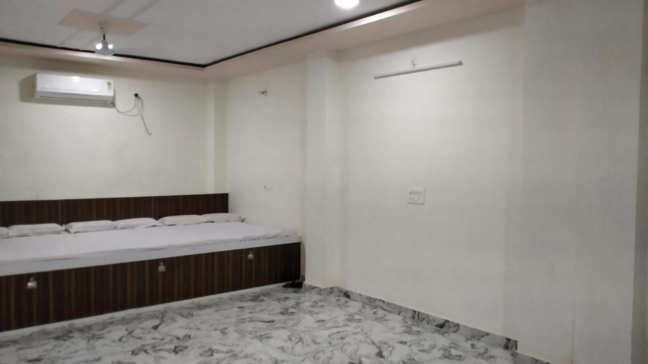 Rajlakshmi Guest House 马图拉 外观 照片