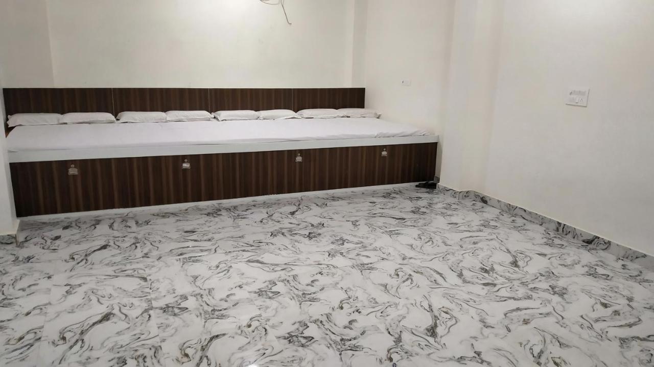 Rajlakshmi Guest House 马图拉 外观 照片