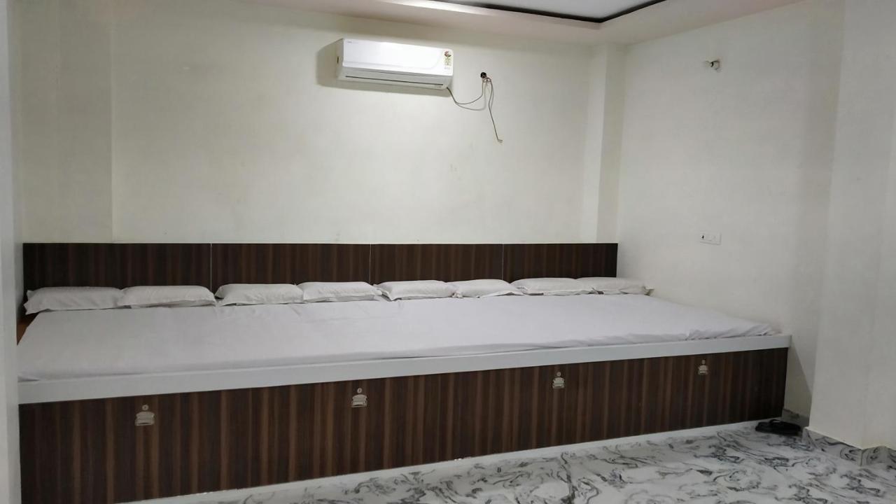 Rajlakshmi Guest House 马图拉 外观 照片